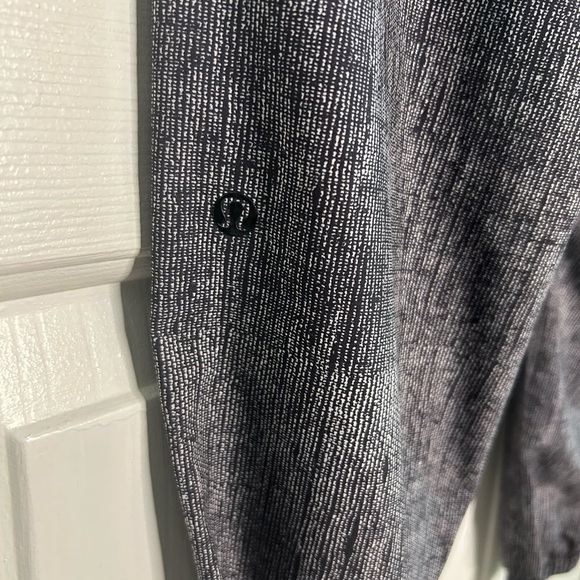 Lululemon Rollin' With My Omies Pant- Burlap Texture Black Dune/ Size 4 (FLAWED) - Picture 10 of 13